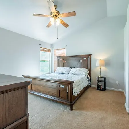 Spacious 4 Bedroom 3.5 Bathroom Residential Property-3